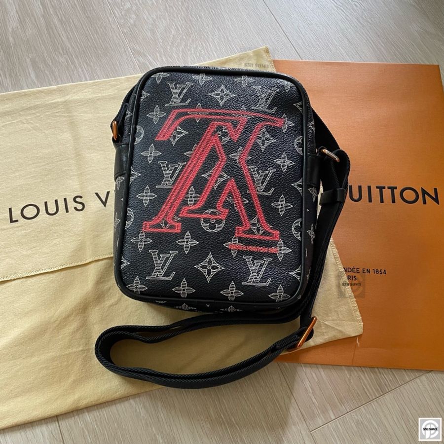 LV Louis Vuitton 霓虹 斜背包/側背包 M43678 Have A Vuitton Day-0