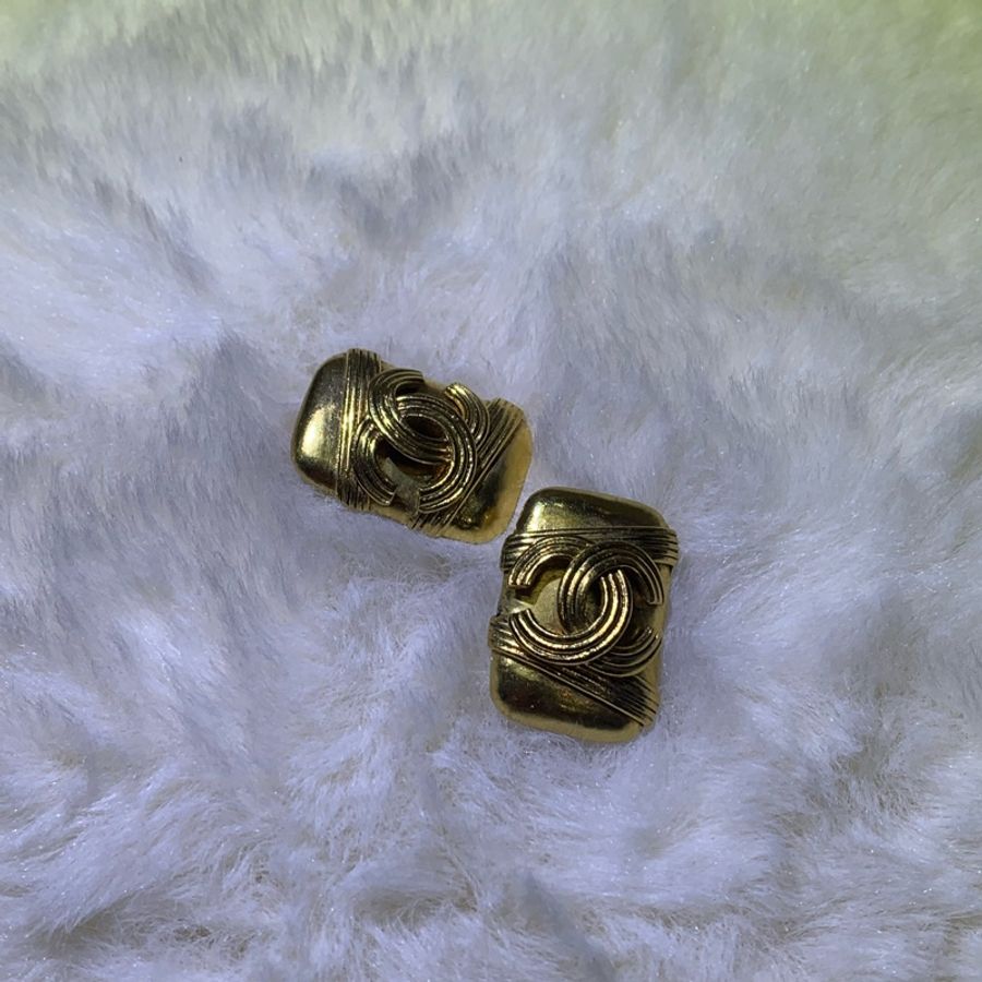 Chanel 香奈兒金色 小金塊浮雕CC 94年版 耳夾 O650-0