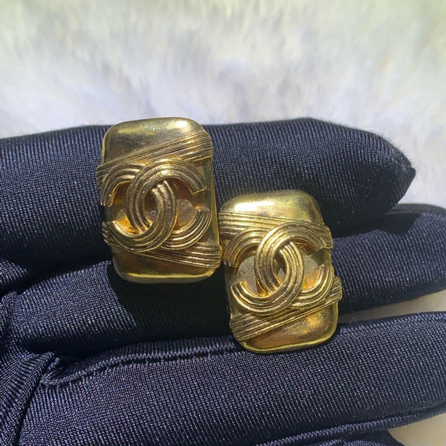 Chanel 香奈兒金色 小金塊浮雕CC 94年版 耳夾 O650-1