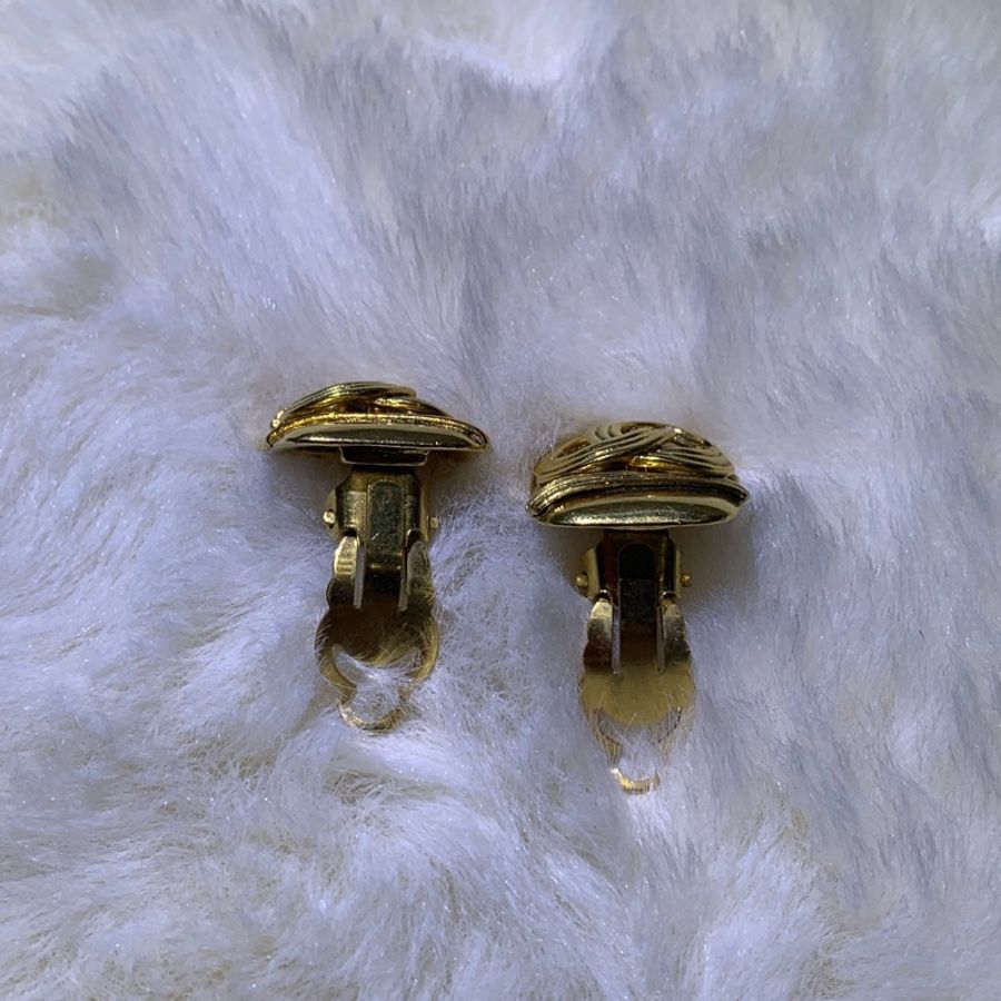 Chanel 香奈兒金色 小金塊浮雕CC 94年版 耳夾 O650-4