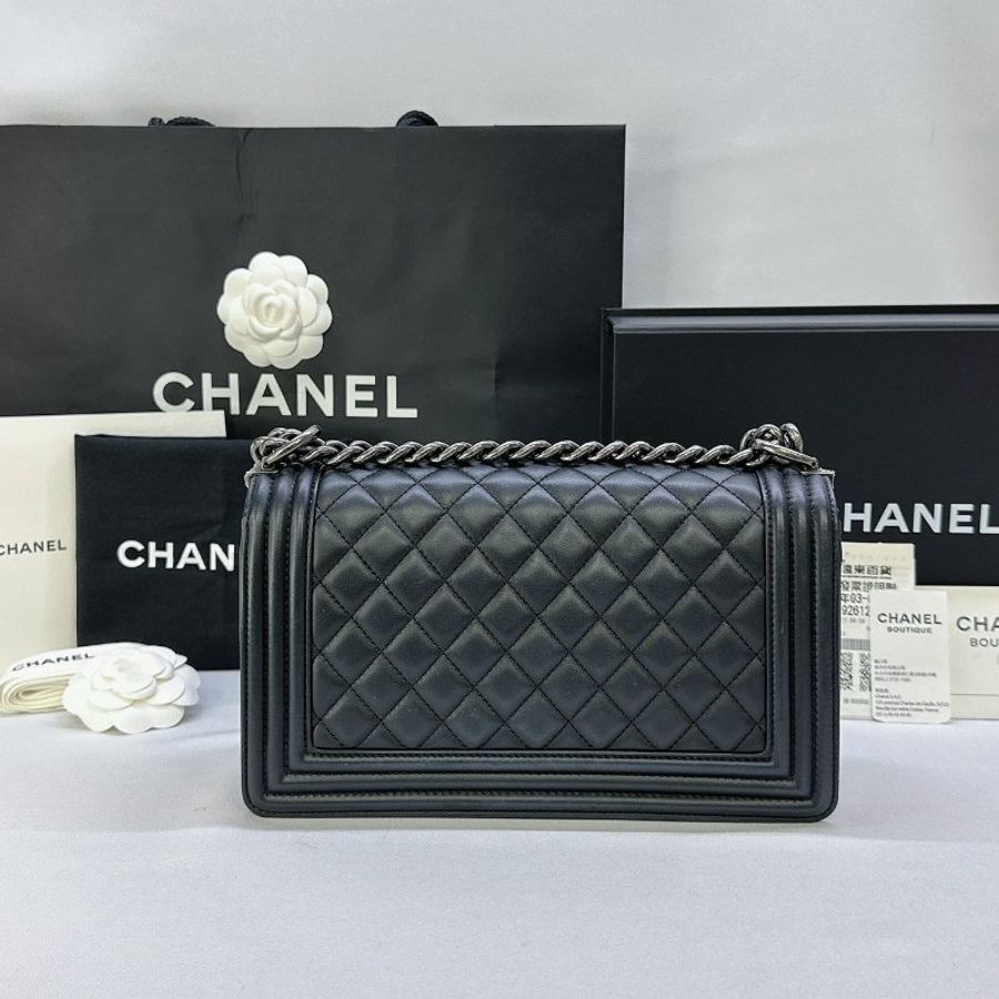 CHANEL 黑銀小羊皮BOY 25-1