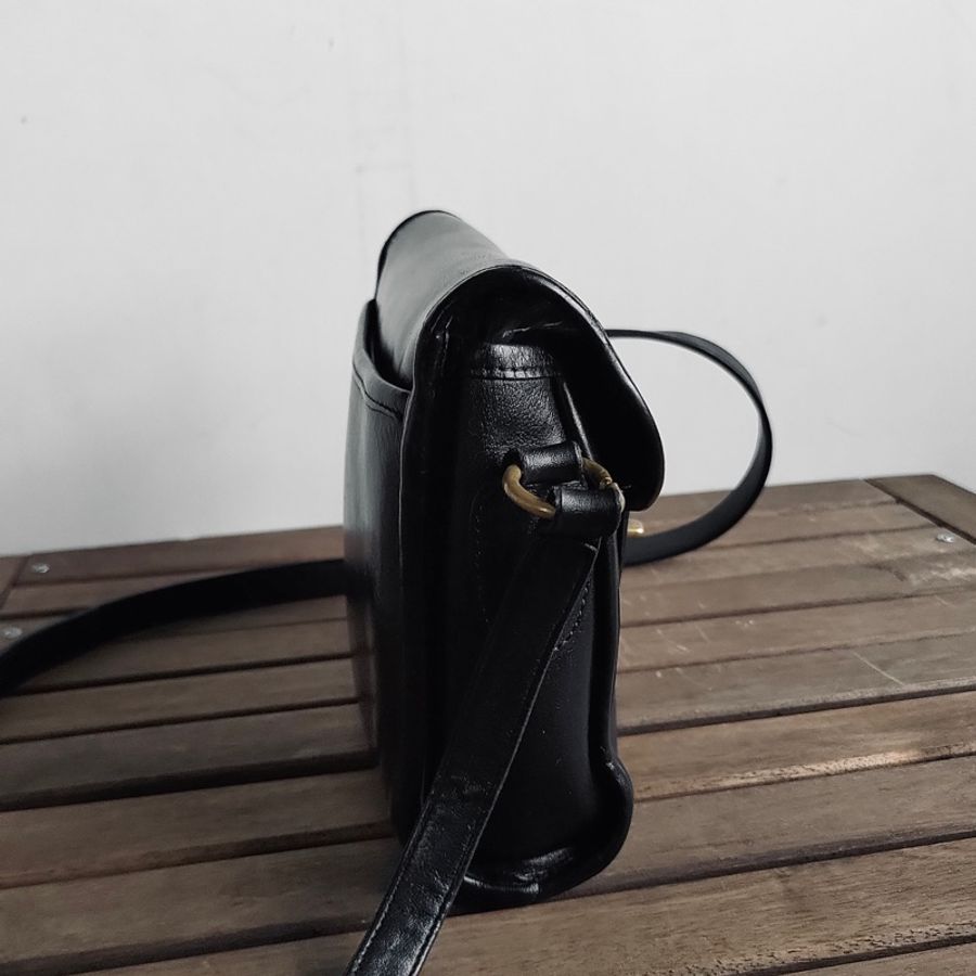 美製老品 #COACH 黑色小方包 黃銅釦 / 美式 / 古典 / 老包 / 信封包 / VTG-1