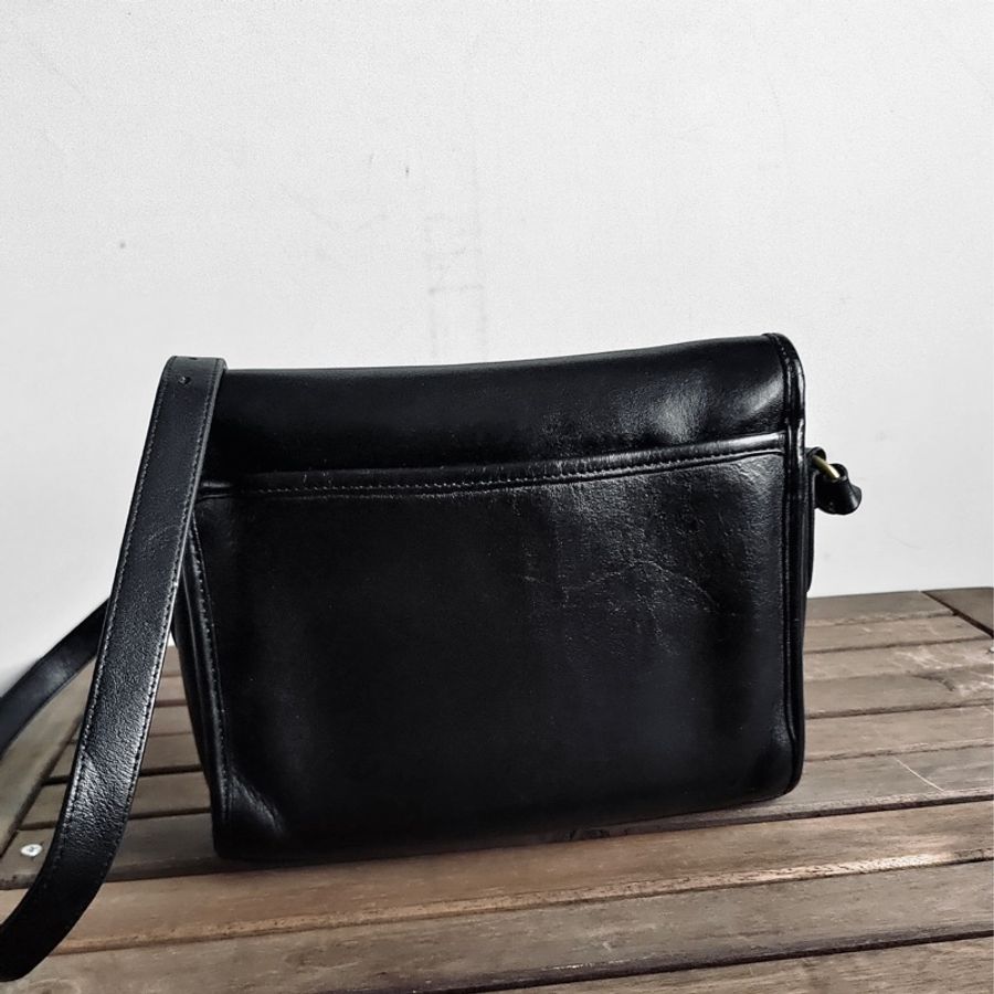 美製老品 #COACH 黑色小方包 黃銅釦 / 美式 / 古典 / 老包 / 信封包 / VTG-2