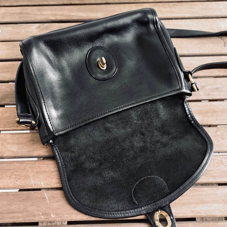 美製老品 #COACH 黑色小方包 黃銅釦 / 美式 / 古典 / 老包 / 信封包 / VTG-7