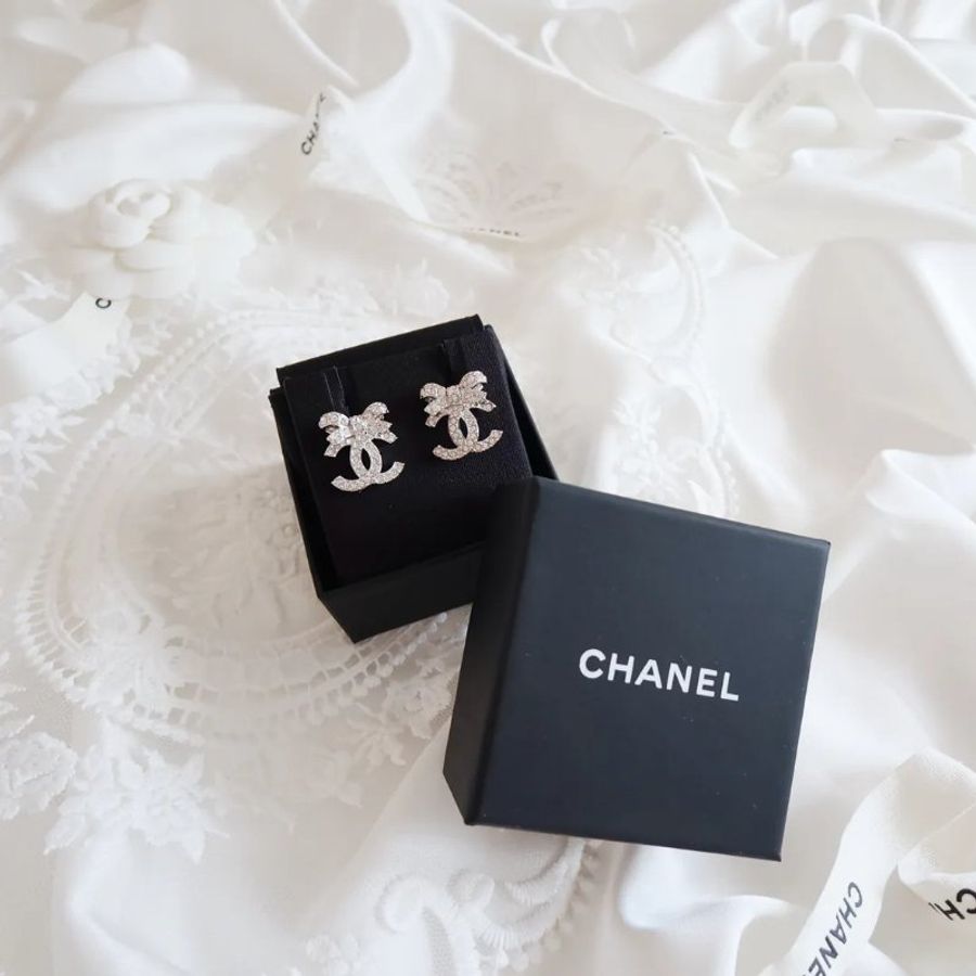 Chanel 銀色CC Logo 蝴蝶結耳環-1