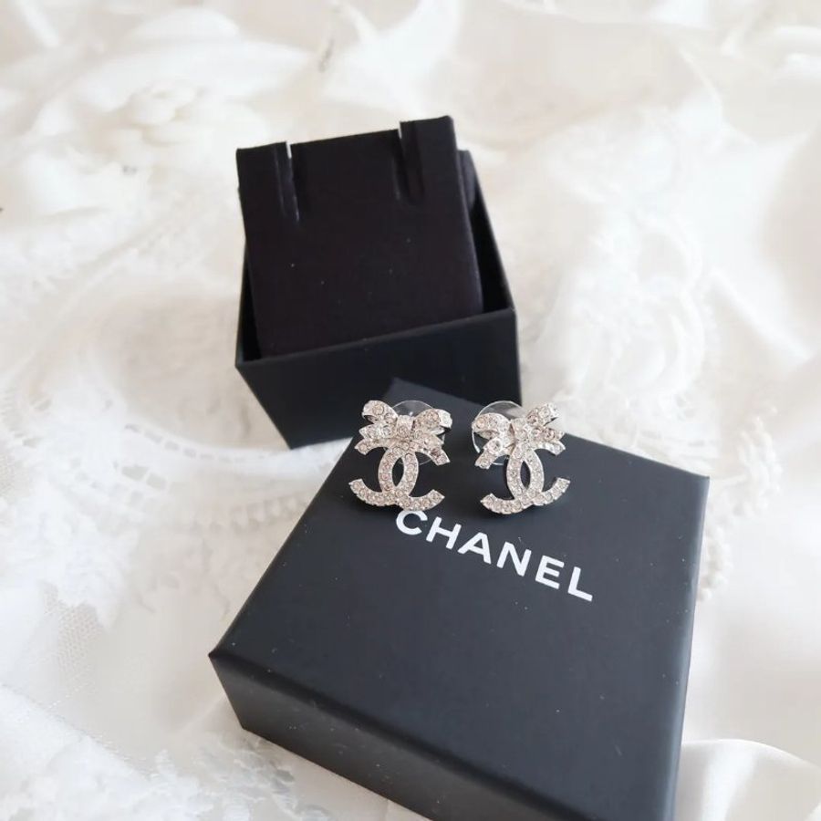 Chanel 銀色CC Logo 蝴蝶結耳環-4