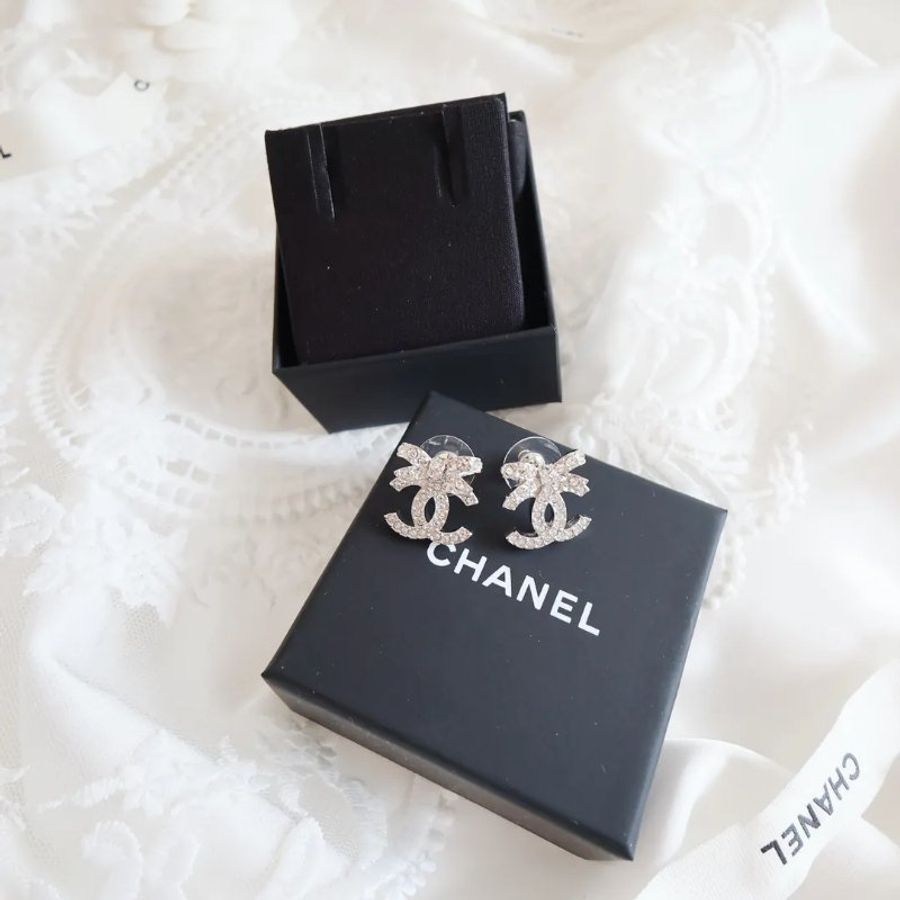 Chanel 銀色CC Logo 蝴蝶結耳環-5