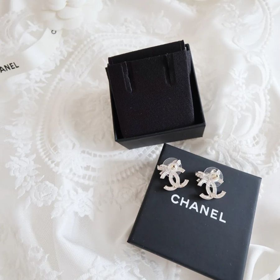 Chanel 銀色CC Logo 蝴蝶結耳環-8