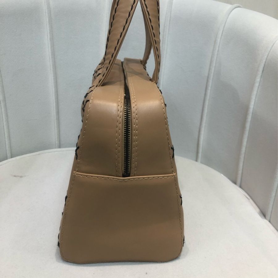 Chanel 奶茶外縫線保齡袋 XA707-3