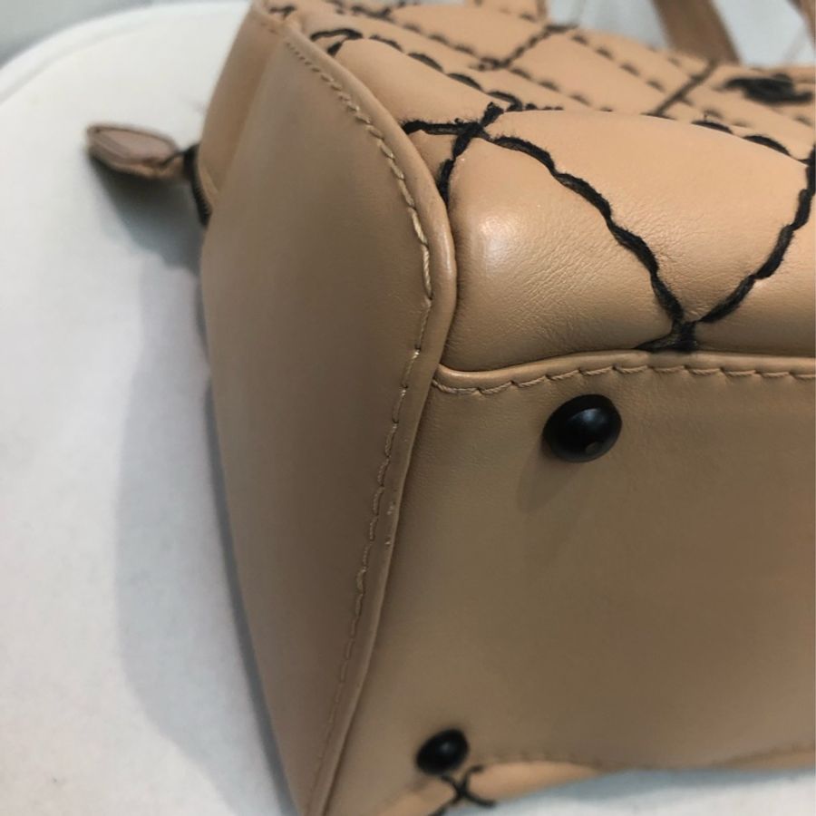 Chanel 奶茶外縫線保齡袋 XA707-6