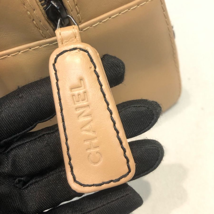 Chanel 奶茶外縫線保齡袋 XA707-14