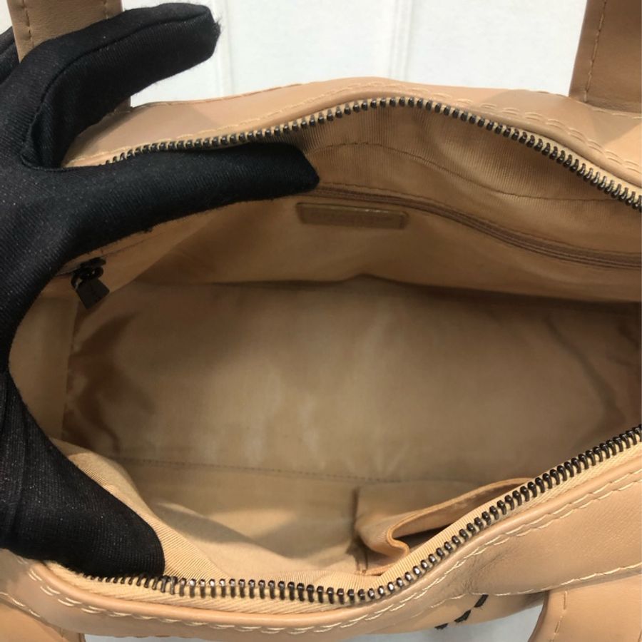 Chanel 奶茶外縫線保齡袋 XA707-19