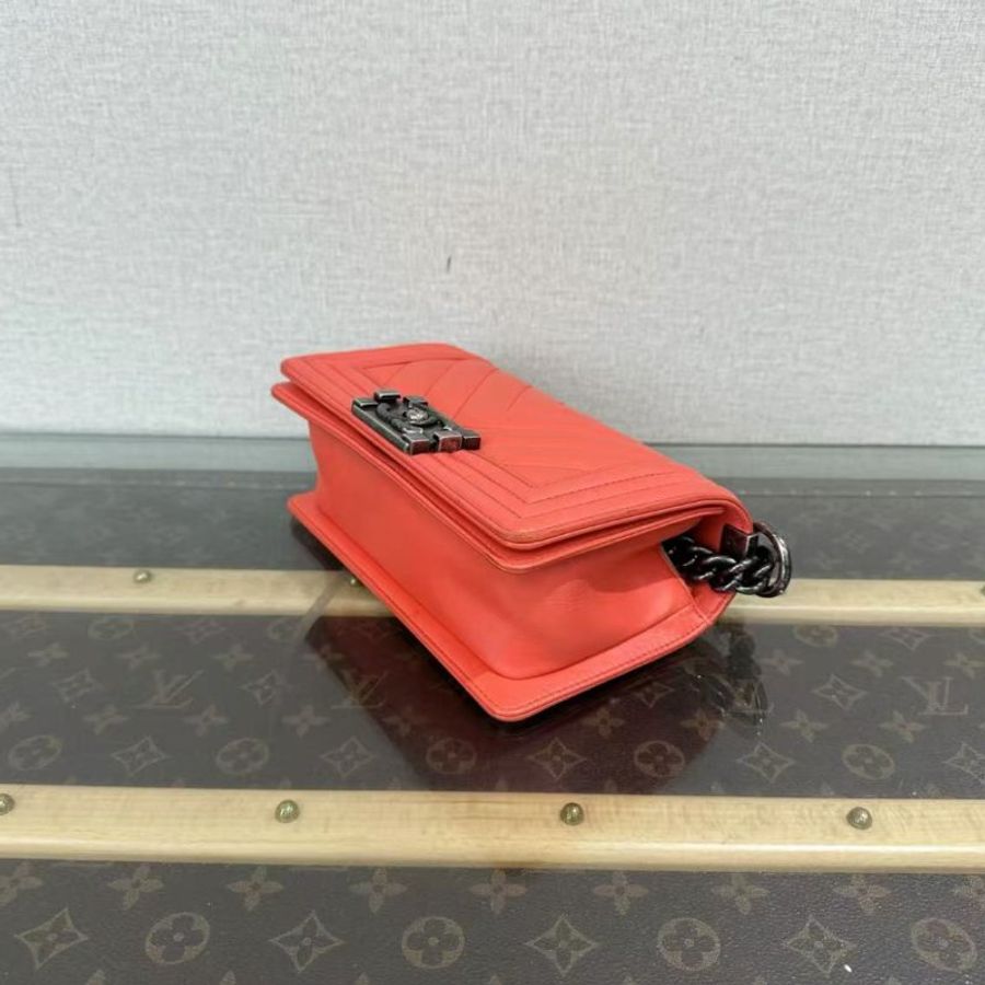 ✨CHANEL 銀扣v紋牛皮leboy小號斜背包20*11*6 98新配件保卡塵袋-2