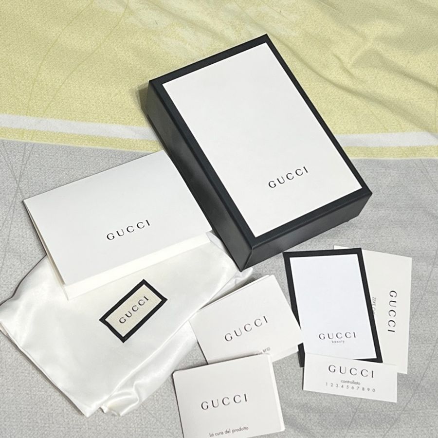 GUCCI裸色短夾-5