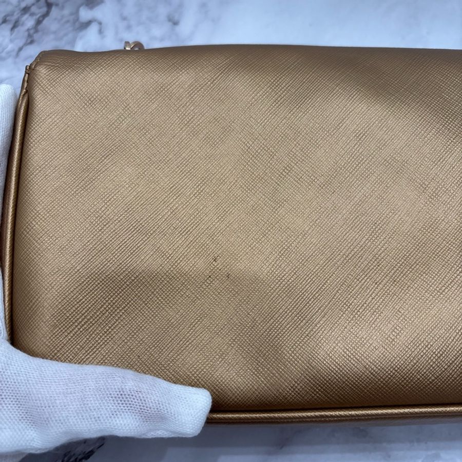Salvatore Ferragamo 金色鏈條單肩包。稀有顏色。-21
