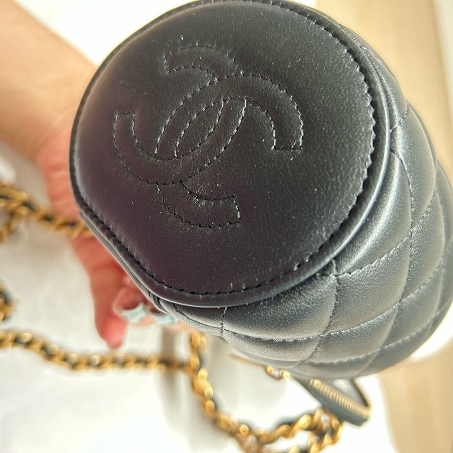 Chanel 手提鏈條小水桶包(既廢又可愛仍算實用)-15