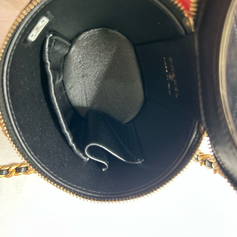 Chanel 手提鏈條小水桶包(既廢又可愛仍算實用)-16
