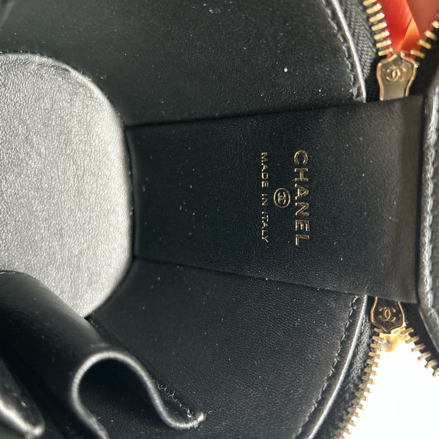 Chanel 手提鏈條小水桶包(既廢又可愛仍算實用)-18