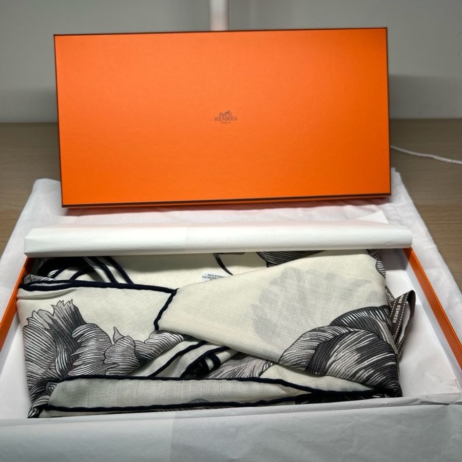 Hermes 三角圍巾 70% 客舍米爾 30%絲-10