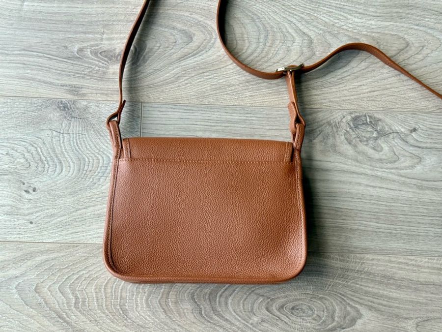 Longchamp LE FOULONNÉ 馬鞍斜背包,已停產的中號尺寸,經典金棕色-6