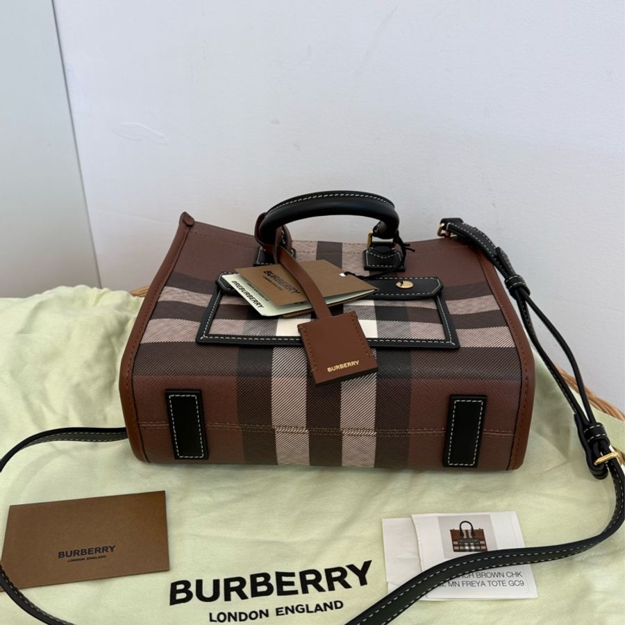 全新BURBERRY黑咖格紋帆布迷你Freya托特包手提肩背包8069661-4