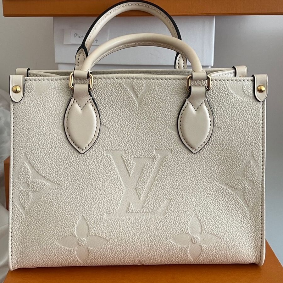 限時優惠~全新 Lv m46569 芯片款 OnTheGo PM 奶油色稀有釋出-0