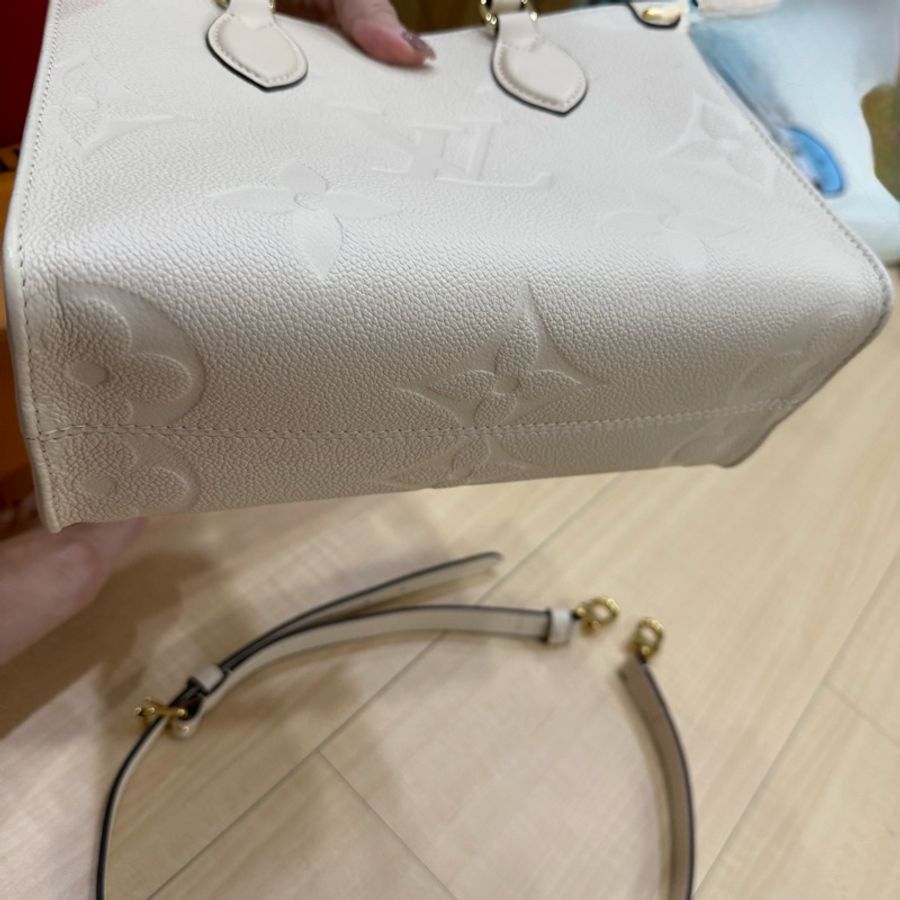 限時優惠~全新 Lv m46569 芯片款 OnTheGo PM 奶油色稀有釋出-6