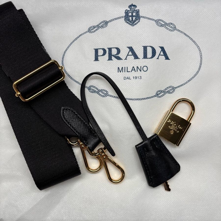 PRADA 1BB088 品牌浮雕LOGO尼龍附鎖組兩用包 公文包 黑色-11