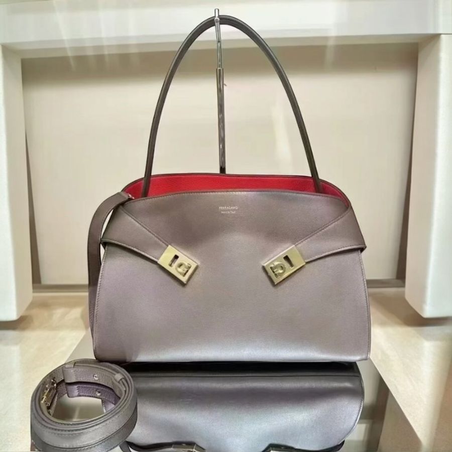 🎉新品好折扣✨Ferragamo 780592 中款小牛皮雙色Hug包 咖啡色/紅色-2