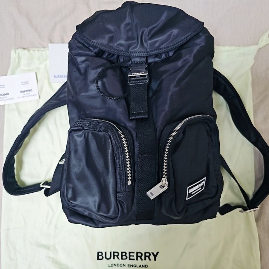 全新 BURBERRY 軍風黑尼龍 後背包 雲朵包 輕量機能款-2