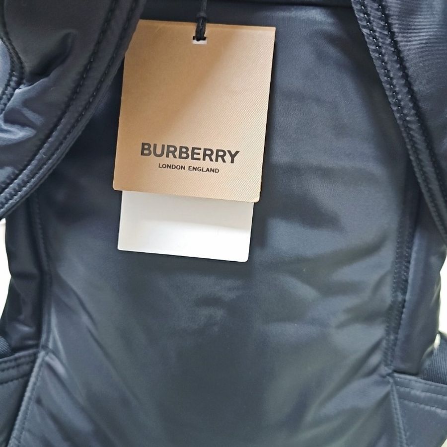 全新 BURBERRY 軍風黑尼龍 後背包 雲朵包 輕量機能款-9