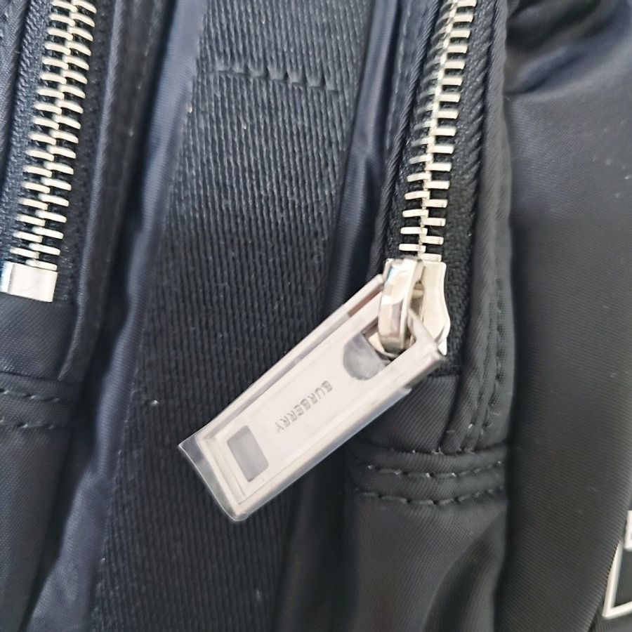 全新 BURBERRY 軍風黑尼龍 後背包 雲朵包 輕量機能款-12