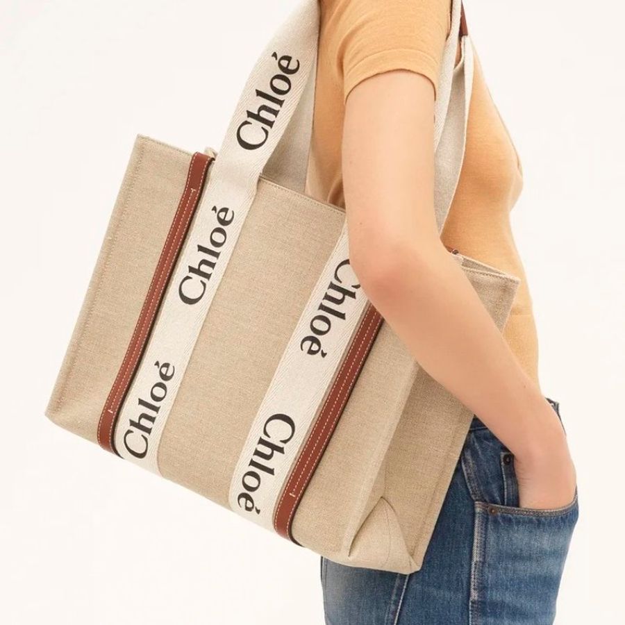 全新 Chloé Woody 托特包 中型款 筆電包|經典 米杏帆布×棕色滾帶|附防塵袋與吊牌-0