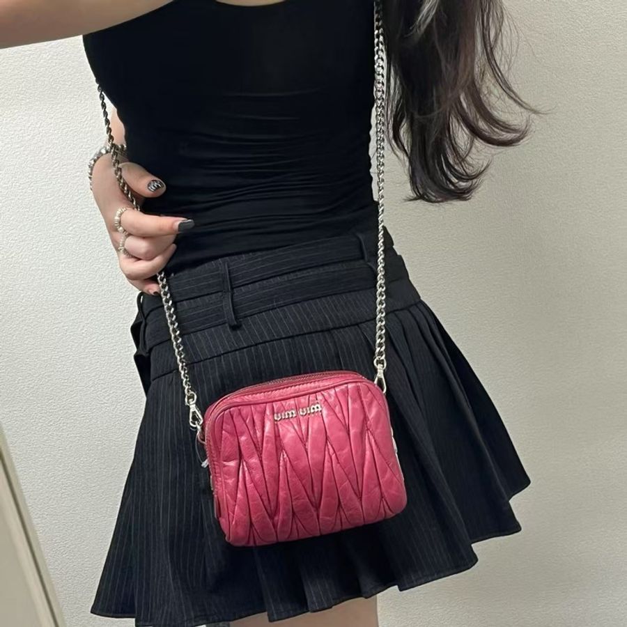 「JL精品代購」Miumiu褶皺牛皮玫粉色迷你雙層鏈條小包-1