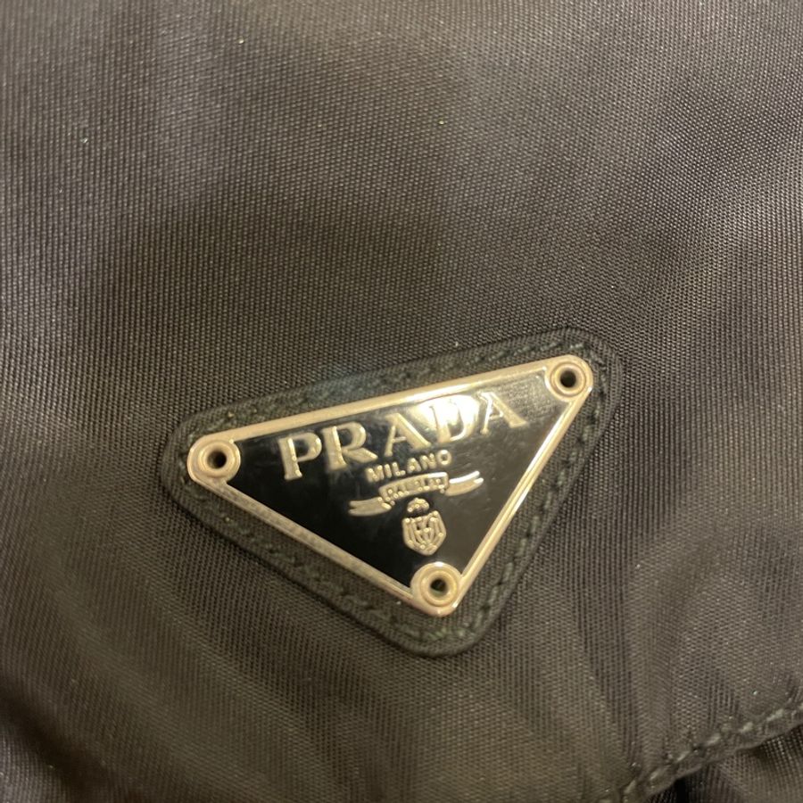 Prada 黑色 小號 Re-Nylon 系列 三角鐵牌Logo 後背包-8