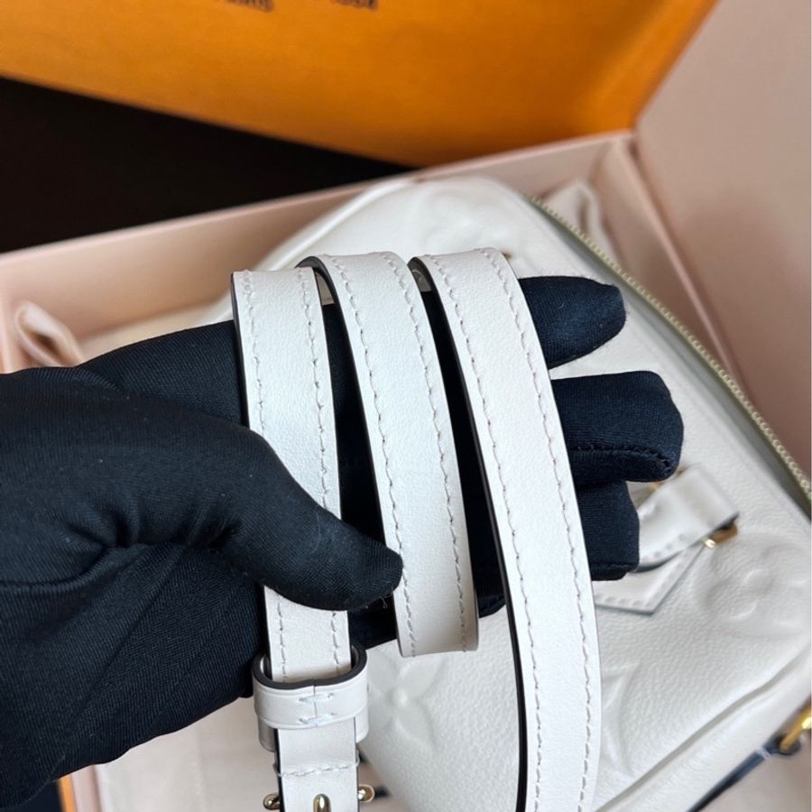 LV 奶油白speedy20-2