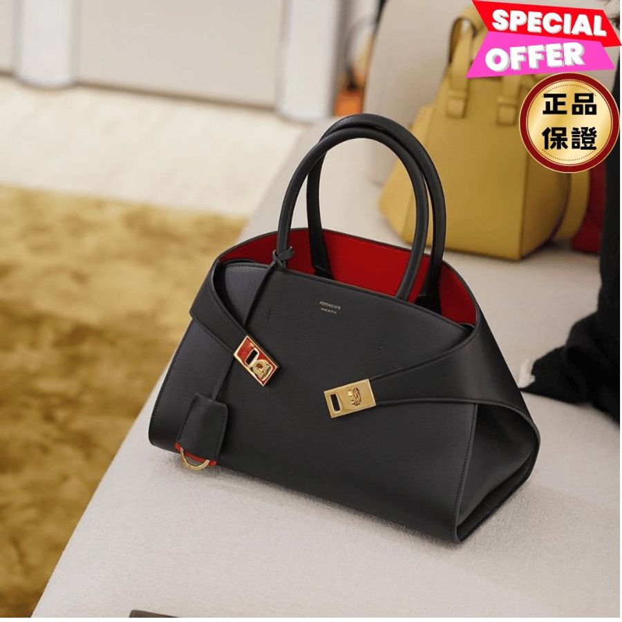 🎉新品好折扣✨Salvatore Ferragamo 767814 中款雙色粒紋小牛皮 Hug 包 黑色/紅色-0