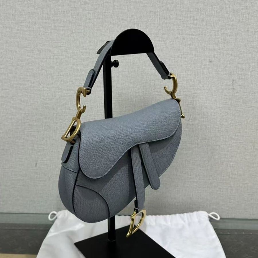 ✨DIOR 灰色金扣馬鞍手提斜背包19*15*6 98新配件塵袋-1