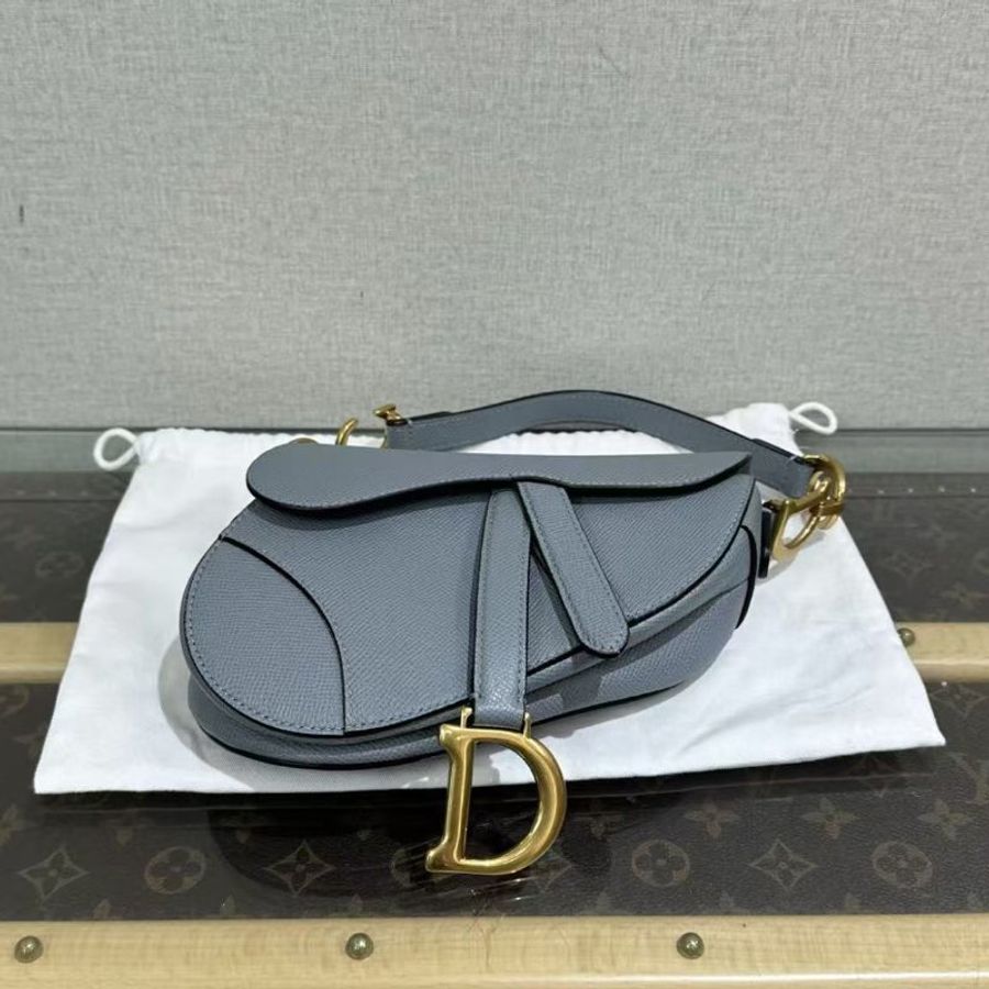 ✨DIOR 灰色金扣馬鞍手提斜背包19*15*6 98新配件塵袋-3