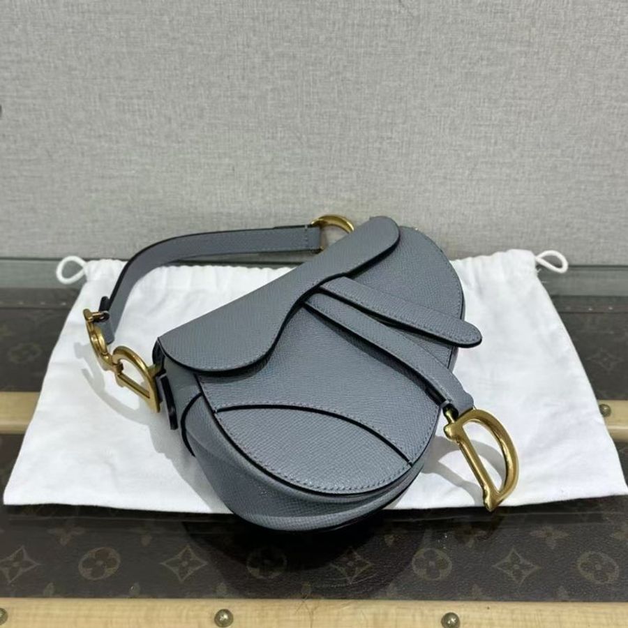 ✨DIOR 灰色金扣馬鞍手提斜背包19*15*6 98新配件塵袋-4