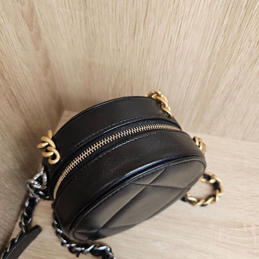 [圓餅包控美品❣️] Chanel 19黑金圓餅斜背包-2