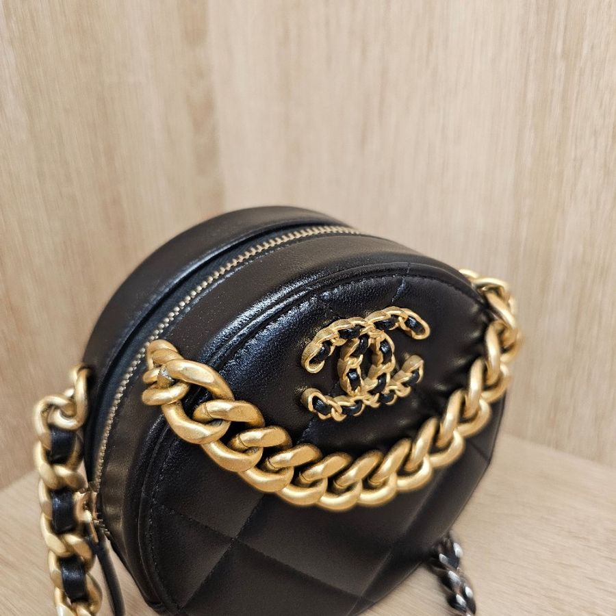 [圓餅包控美品❣️] Chanel 19黑金圓餅斜背包-3