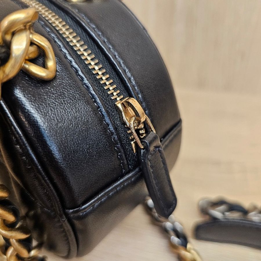 [圓餅包控美品❣️] Chanel 19黑金圓餅斜背包-7