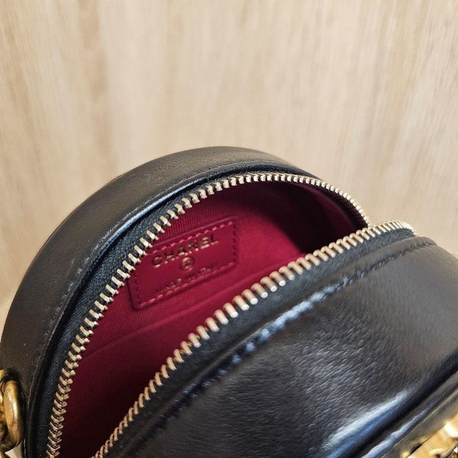 [圓餅包控美品❣️] Chanel 19黑金圓餅斜背包-8