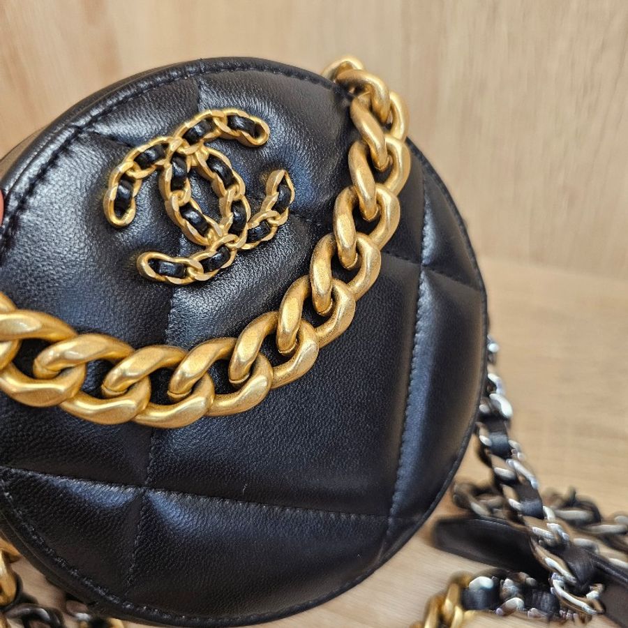 [圓餅包控美品❣️] Chanel 19黑金圓餅斜背包-9