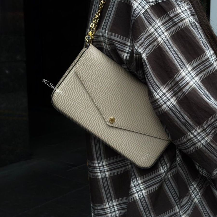 LV Felicie Pochette裸色EPI三合一信封包M68758-1