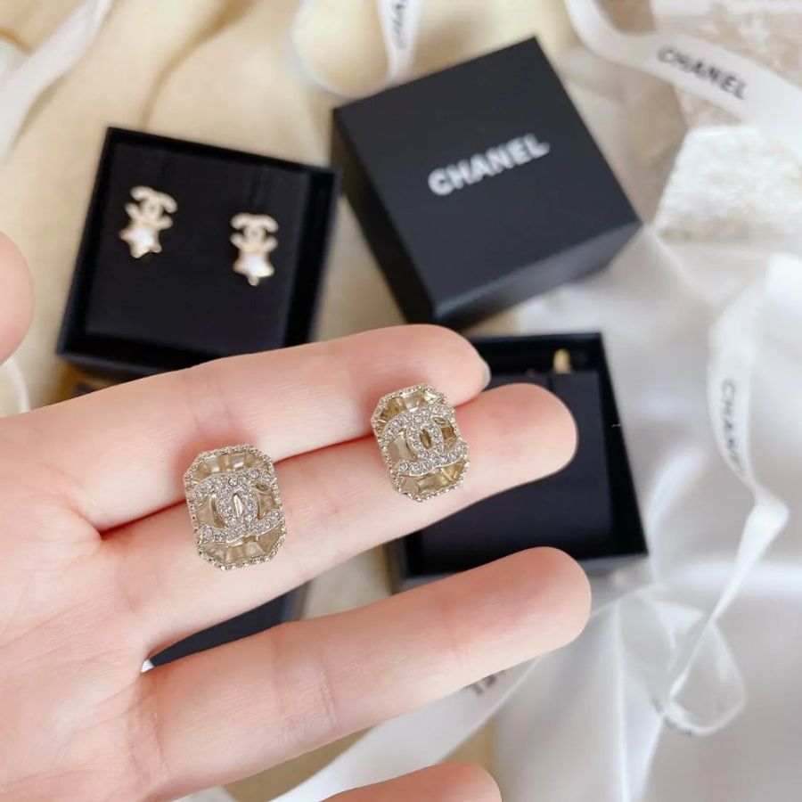 Chanel 枕形切割閃石CC logo耳環-1