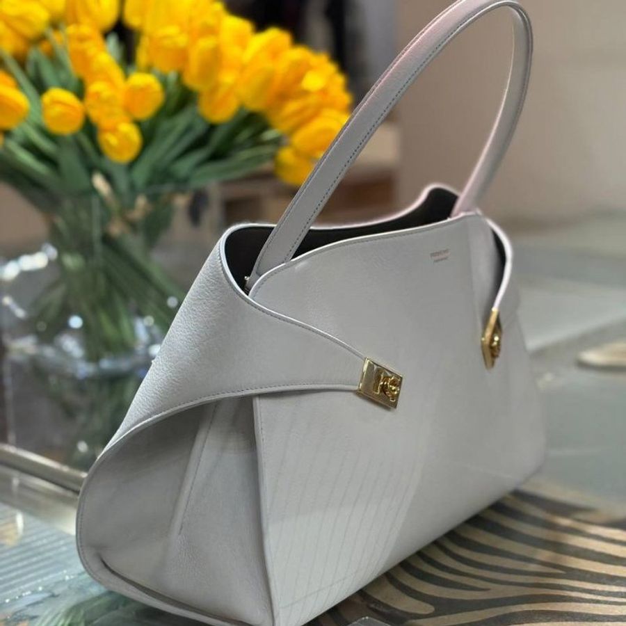 🎉新品好折扣✨Salvatore Ferragamo 782634 大款小牛皮 雙色 Hug 包 白色/黑色-2