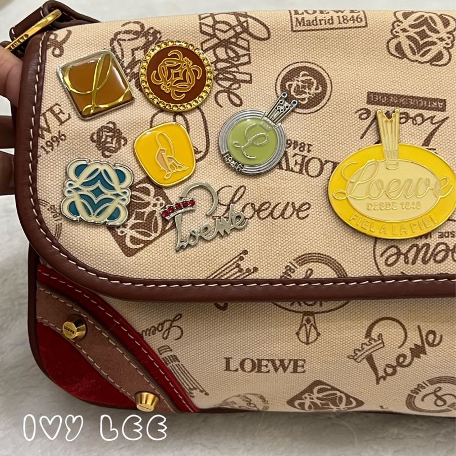 Loewe 160 週年紀念款 圖案徽章米色 腋下包 肩背包 手提包 正品 二手精品-36