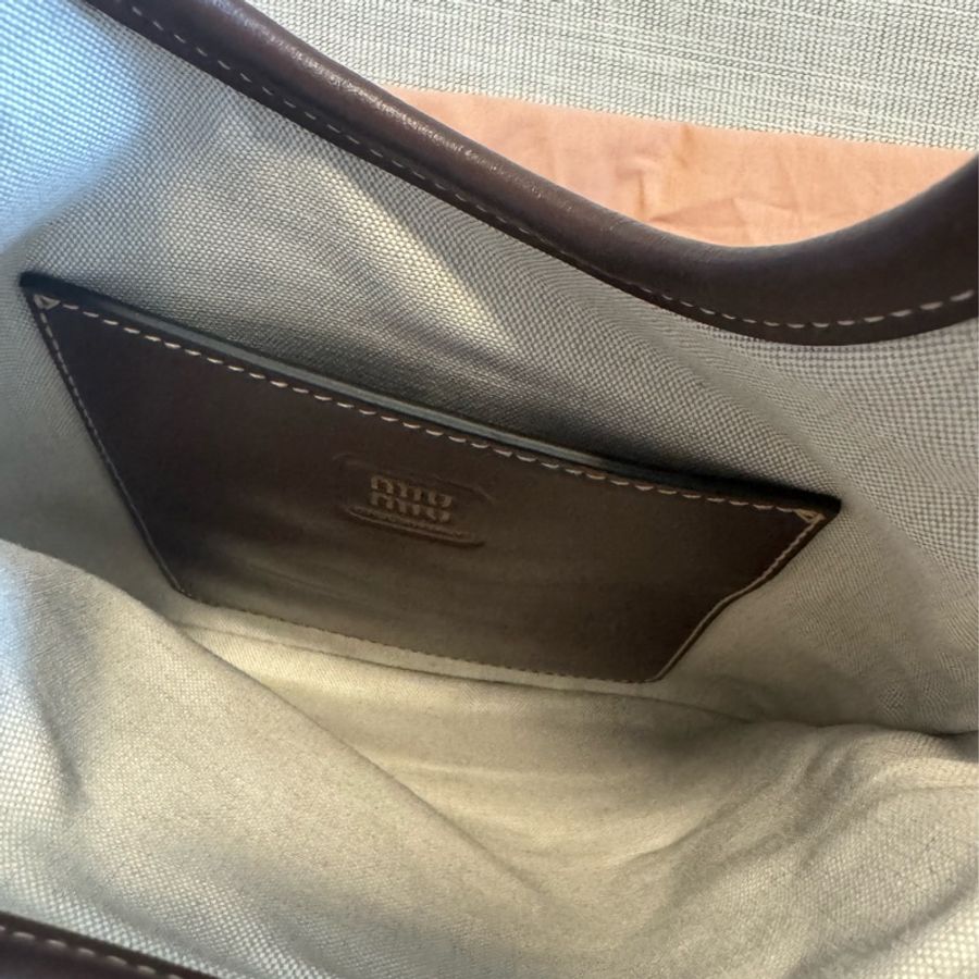 全新品,miu miu 迷你尺寸 Ivy 石南木色,有肩帶可調整-16